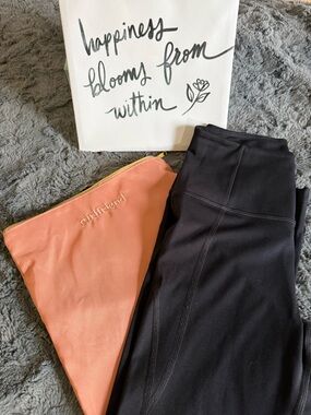 Girlfriend Collective leggings with pouch! EUC!